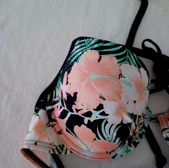 VENUS Maui Tropical Underwire Push Up Bikini Top, size 32D/34C/36B - Picture 2 of 11